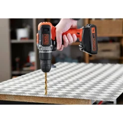 Boormachines|Brico Black + Decker Schroef,-Klopboormachine 18V ( 2 Accu'S)