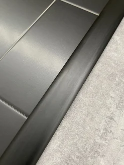 Brico 3M Universele Drempel Geborsteld Aluminium Zwart 37Mm/83Cm- Profielen