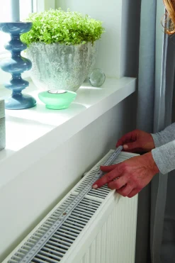 Isolatiefolie|Brico Tesa Radiatorfolie Thermo Cover - Kunststof - Rd Waarde 2,5M² K/W - 1Mm - 70X100Cm - 0,7M²